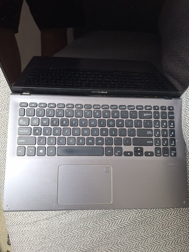 Laptop ASUS VivoBook Model: F512J Uszkodzony