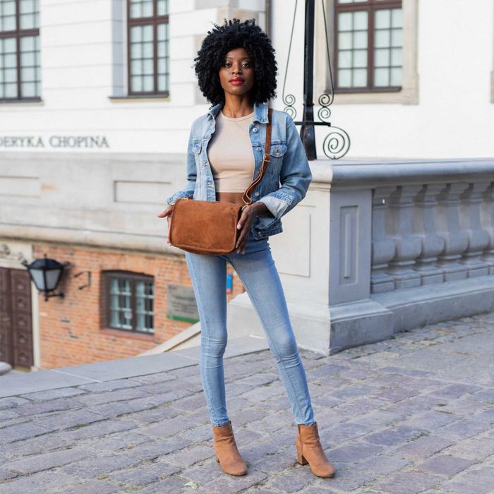 BELTIMORE torebka damska zamszowa listonoszka z paskiem V484 beżowa