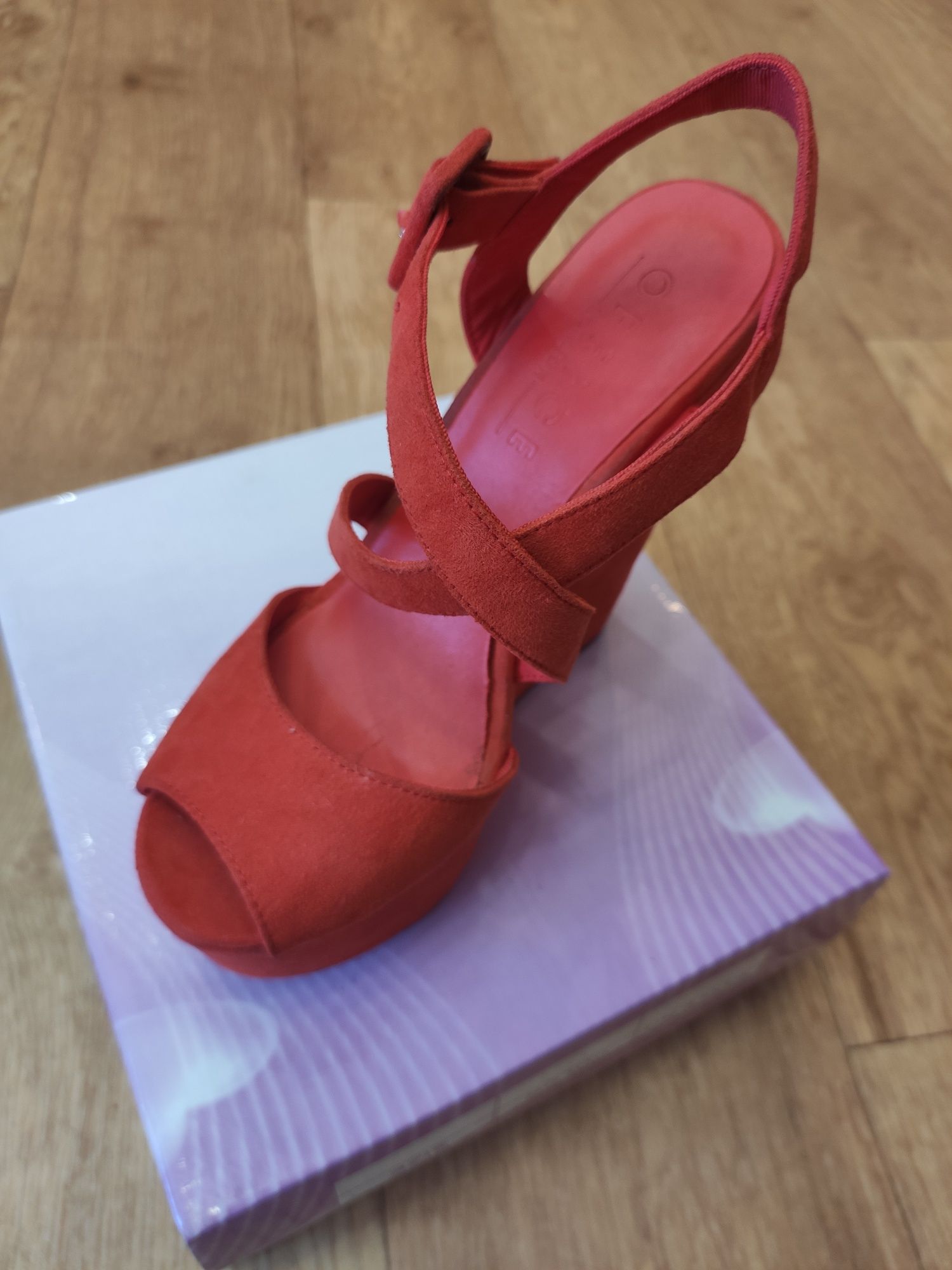 Туфлі-босоніжки молодіжні червоні замшеві