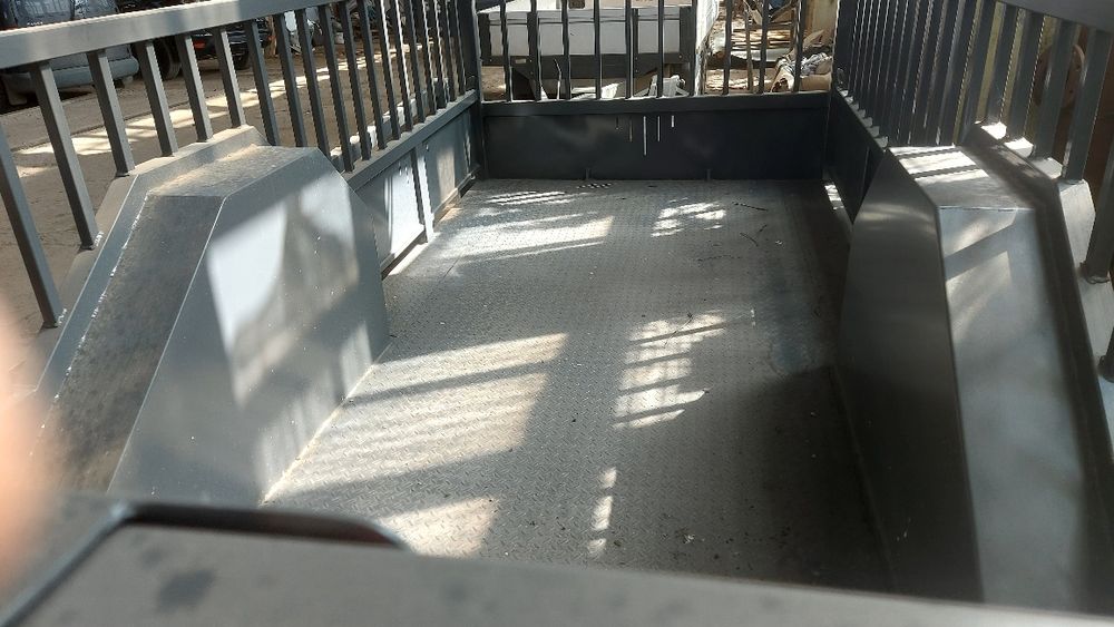 Прицеп  трап тележка для перевозки свиней, скотовоз