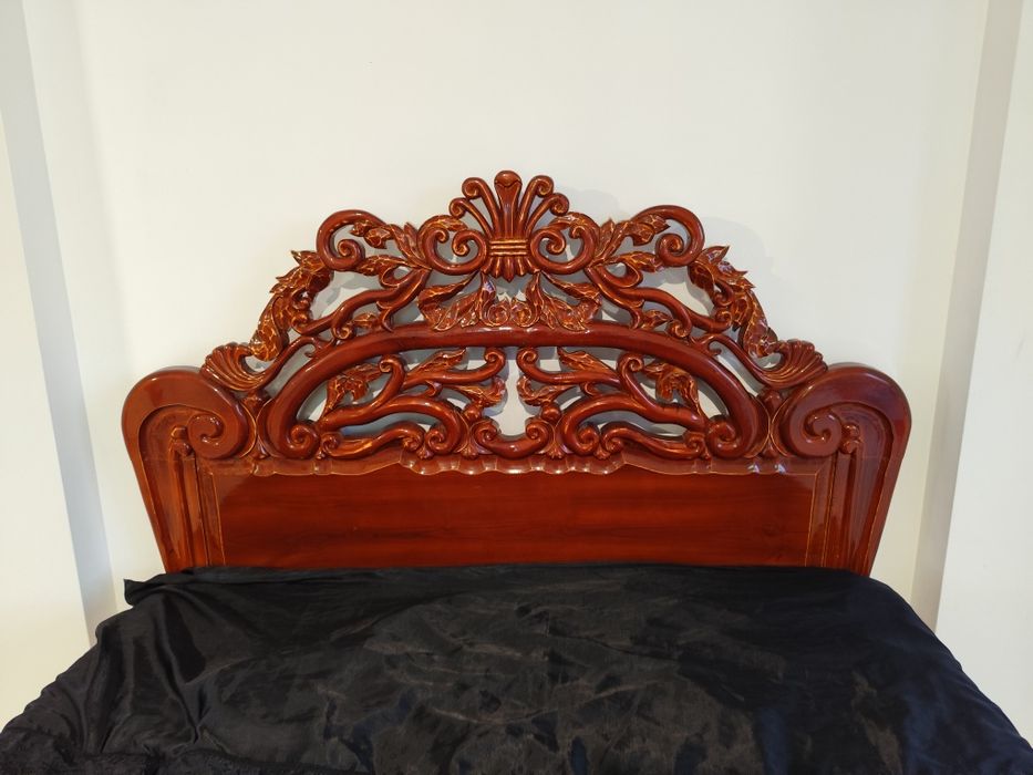 Спальне ліжко ручної роботи