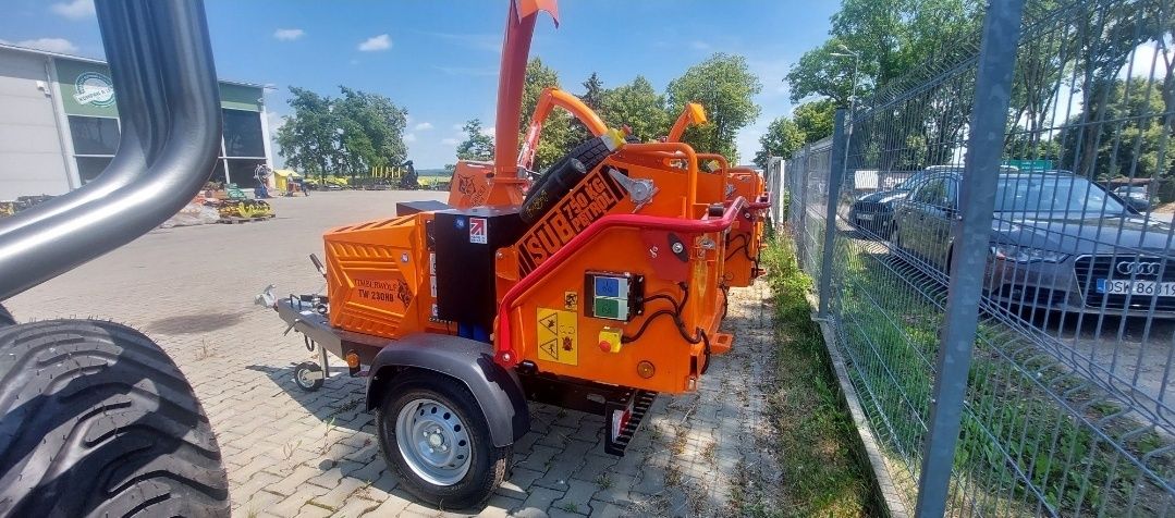 Rębak Timberwolf TW 230 HBD  na osi do 16 cm rozdrabniacz do gałęzi