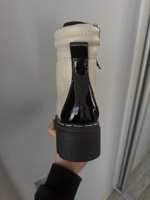 бежеві зимові черевики Rieker