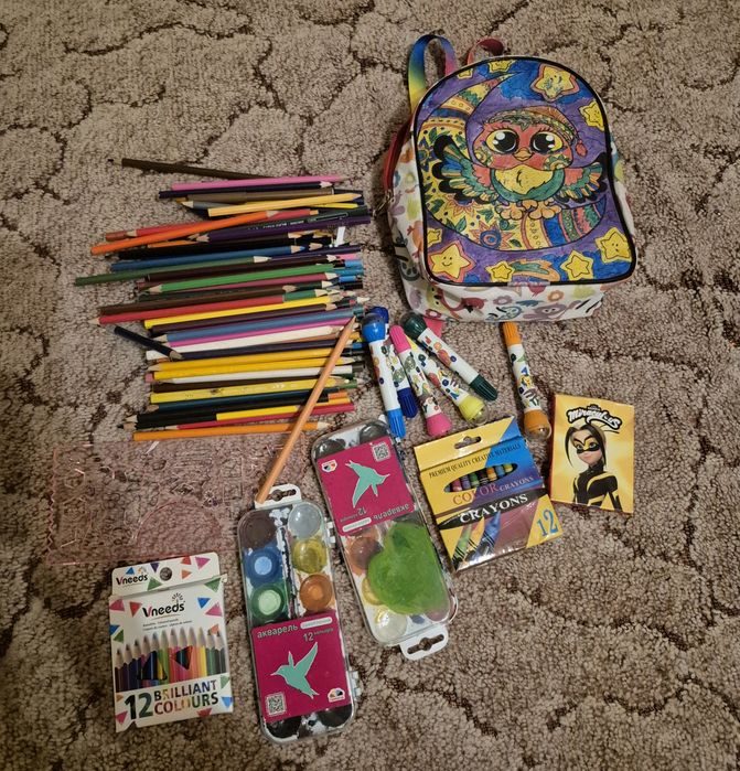 Віддам дитячі канцелярію та іграшки