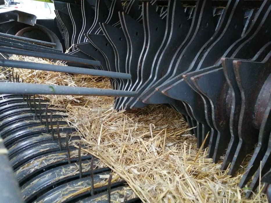 Claas rollant 374  prasa