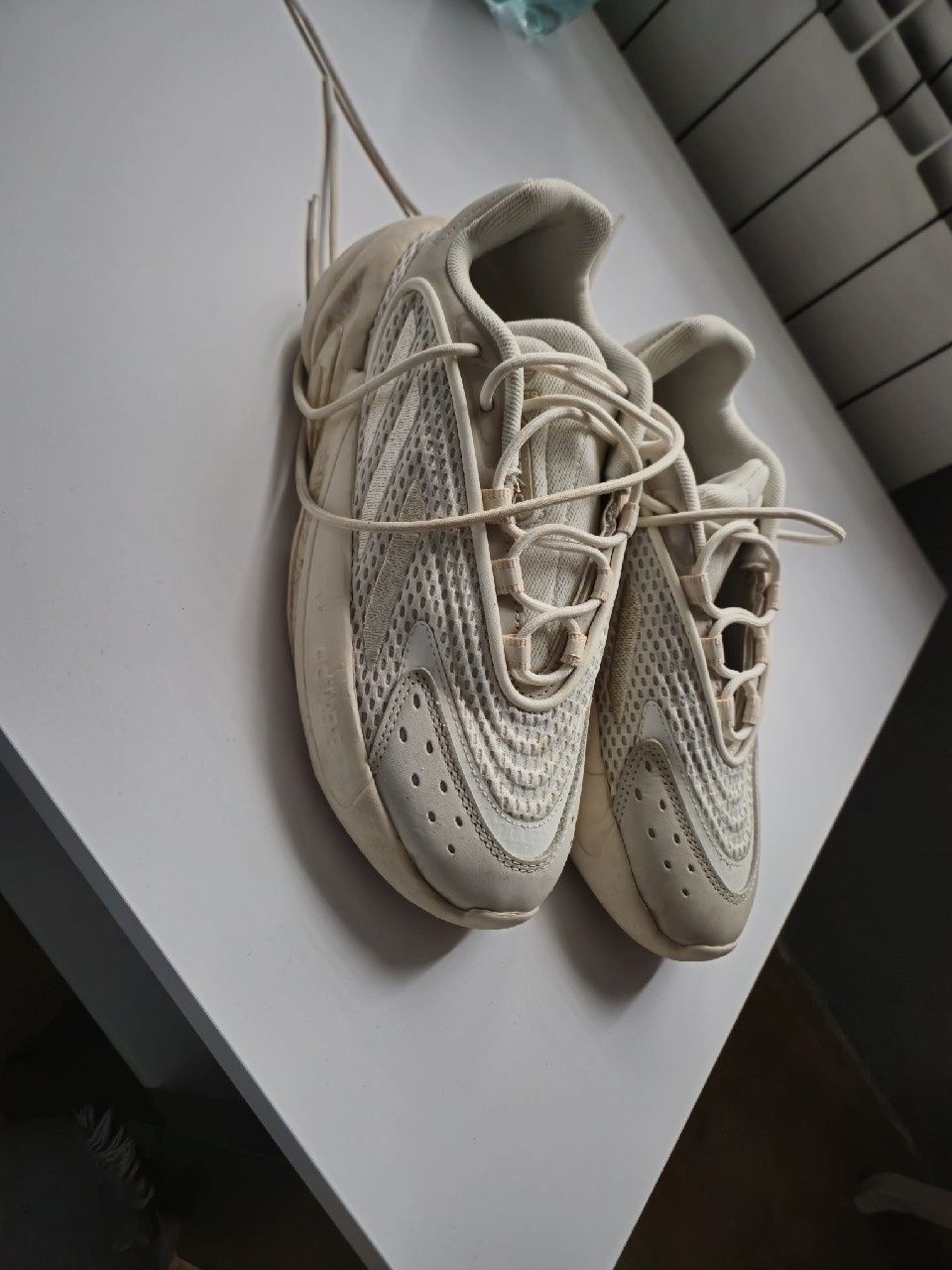 Buty męskie sportowe Adidas Ozelia Sportowe GX3255 r.36 2/3