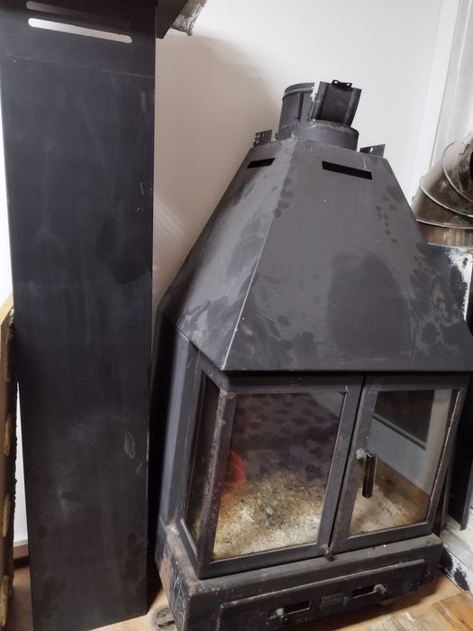 Lareira de parede a lenha