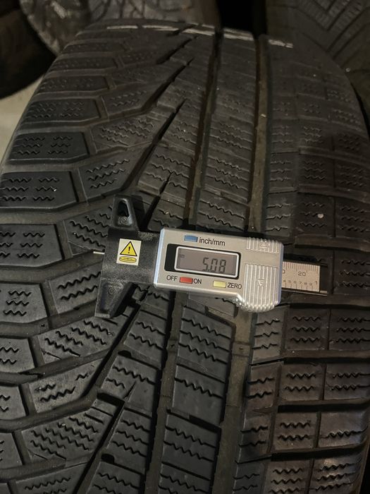 R18 235/45 зимові шини з Німеччини.