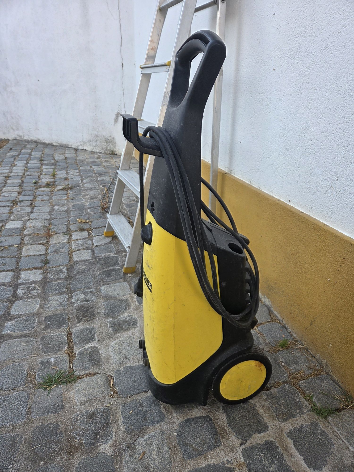 Maquina de lavar a pressão Karcher (avariada]