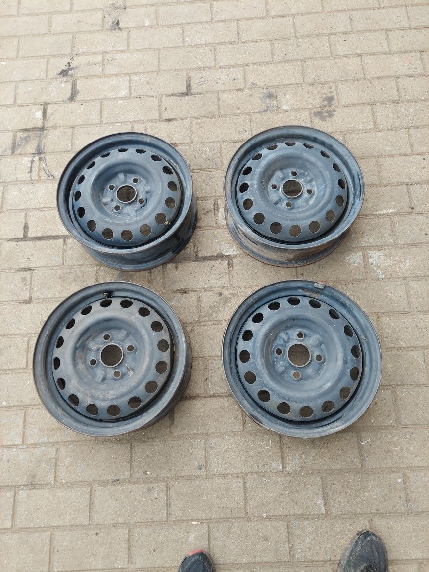 Felgi stalowe 4x100 Toyota Aygo Citroen C1 Peugeot 107 4.5 X 14 ET39