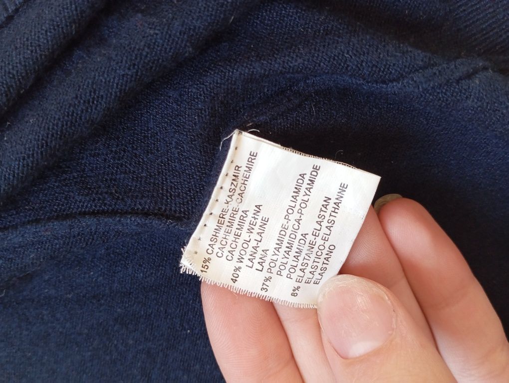 Granatowy kardigan na guziki