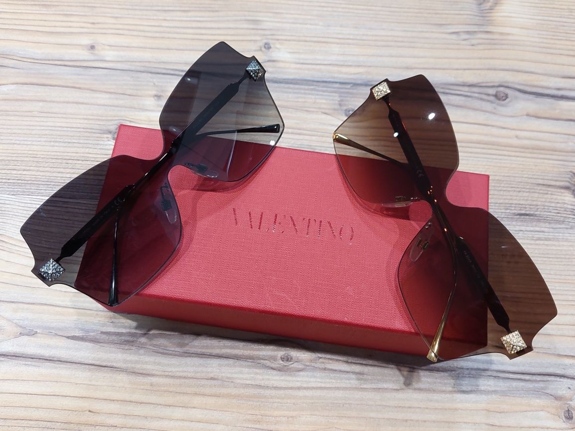 Чорні безоправні сонцезахисні окуляри VA2049 від Valentino!