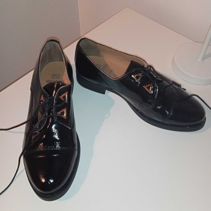 Sapatos pretos-Mulher