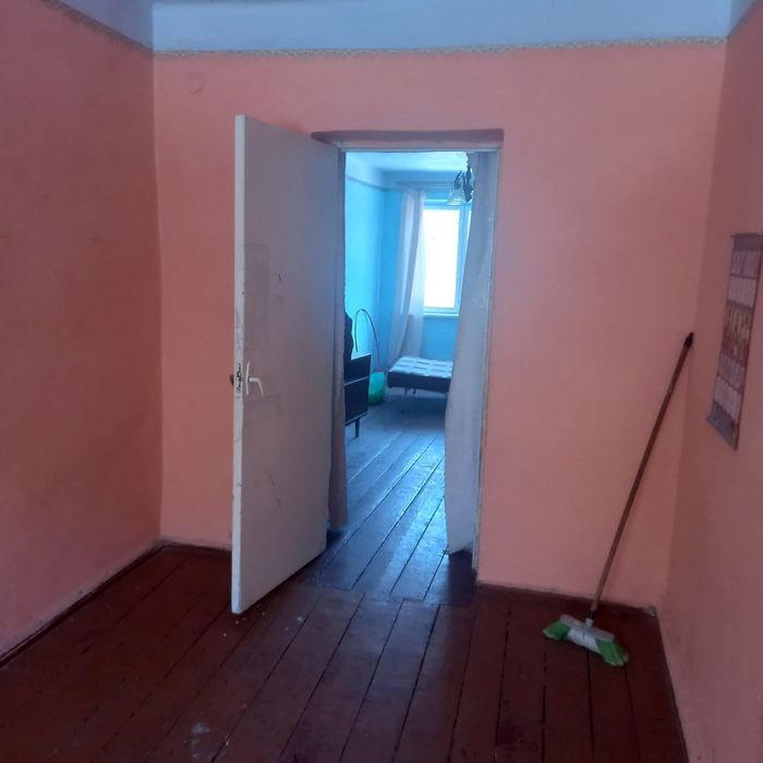 Продам квартиру у двох поверховому будинку