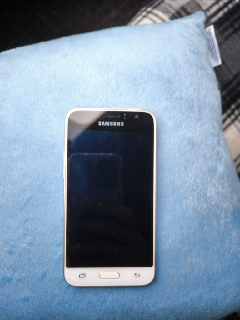 Продам телефон Samsung j120h