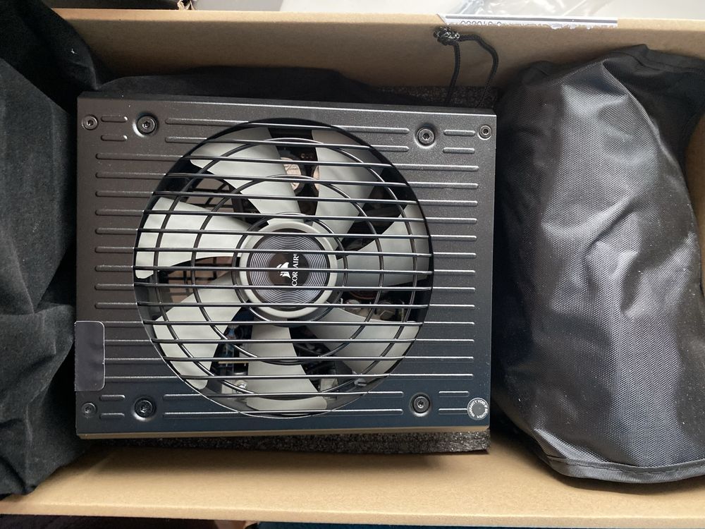 Блок живлення Corsair RM750x 750Вт 80+ Gold