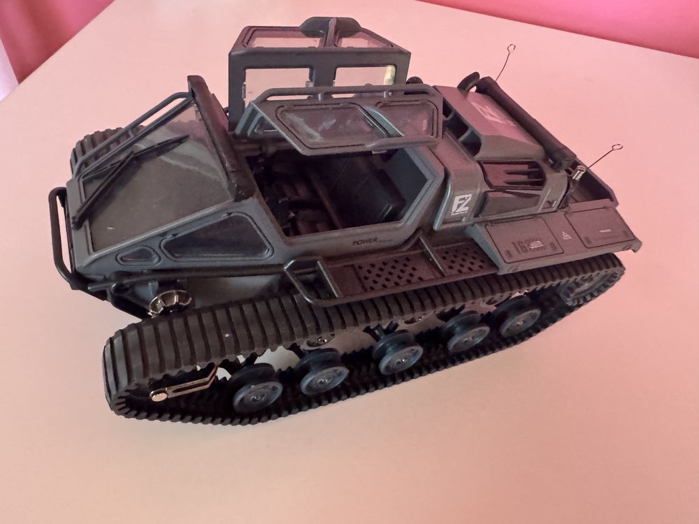 Zdalnie Sterowany Pojazd Terenowy Ripsaw EV3-F4