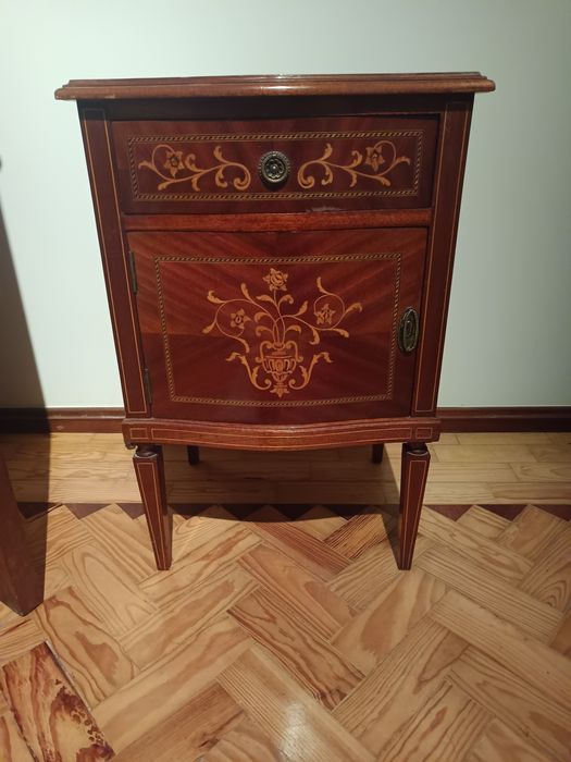 Duas mesas de cabeceira Estilo D.Maria