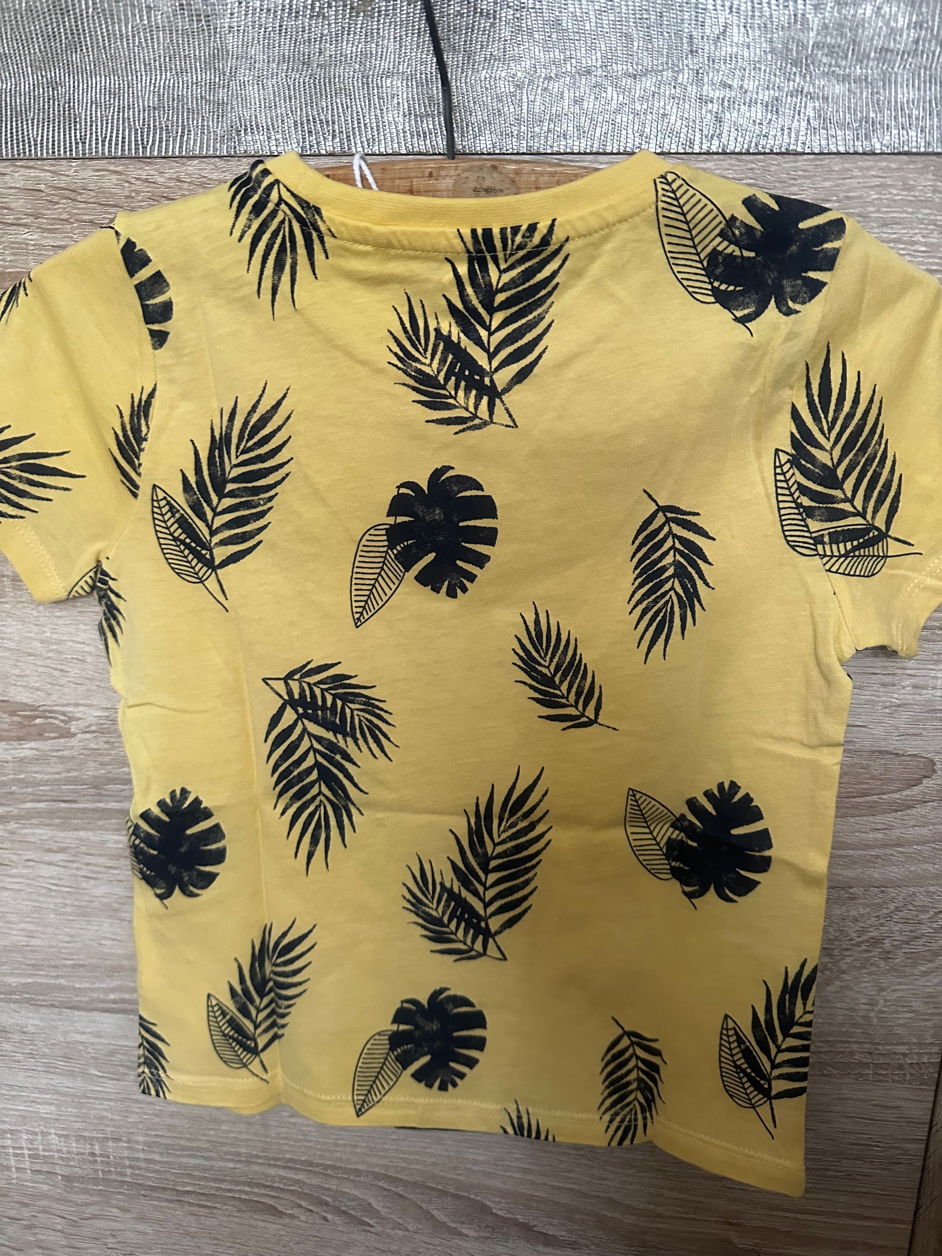 T-shirt chłopięcy żółty w czarne liście rozmiar 110