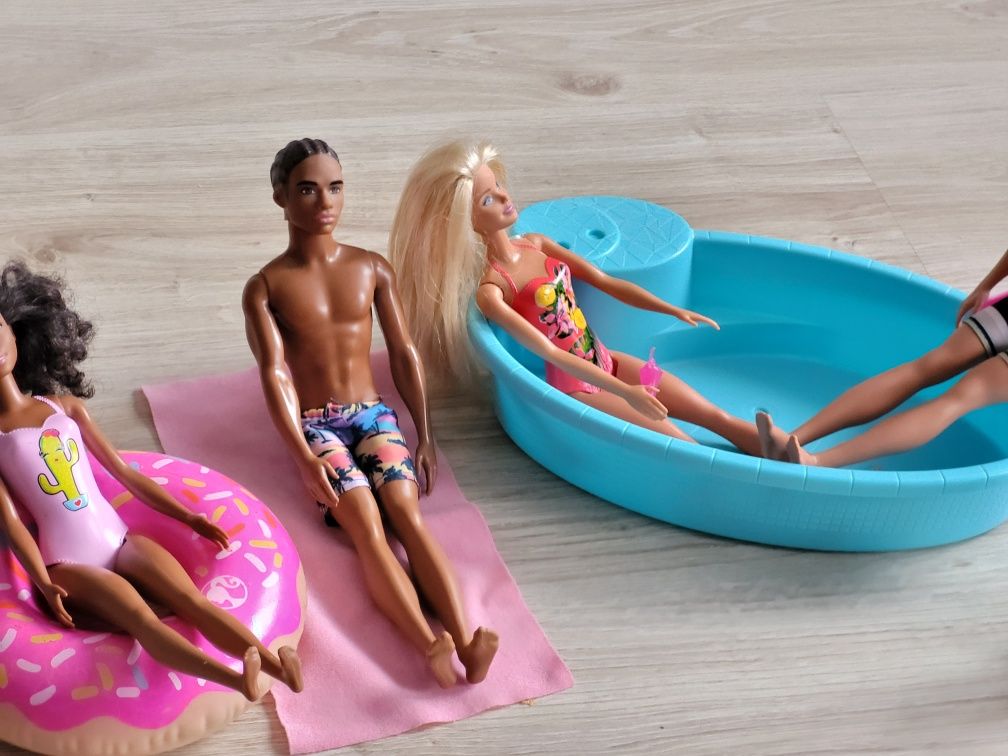 Barbie basen lalkami