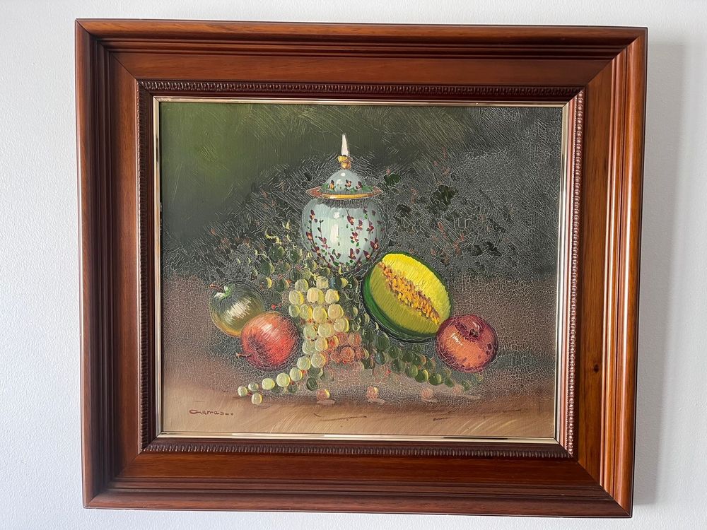 Pintura com moldura de madeira
