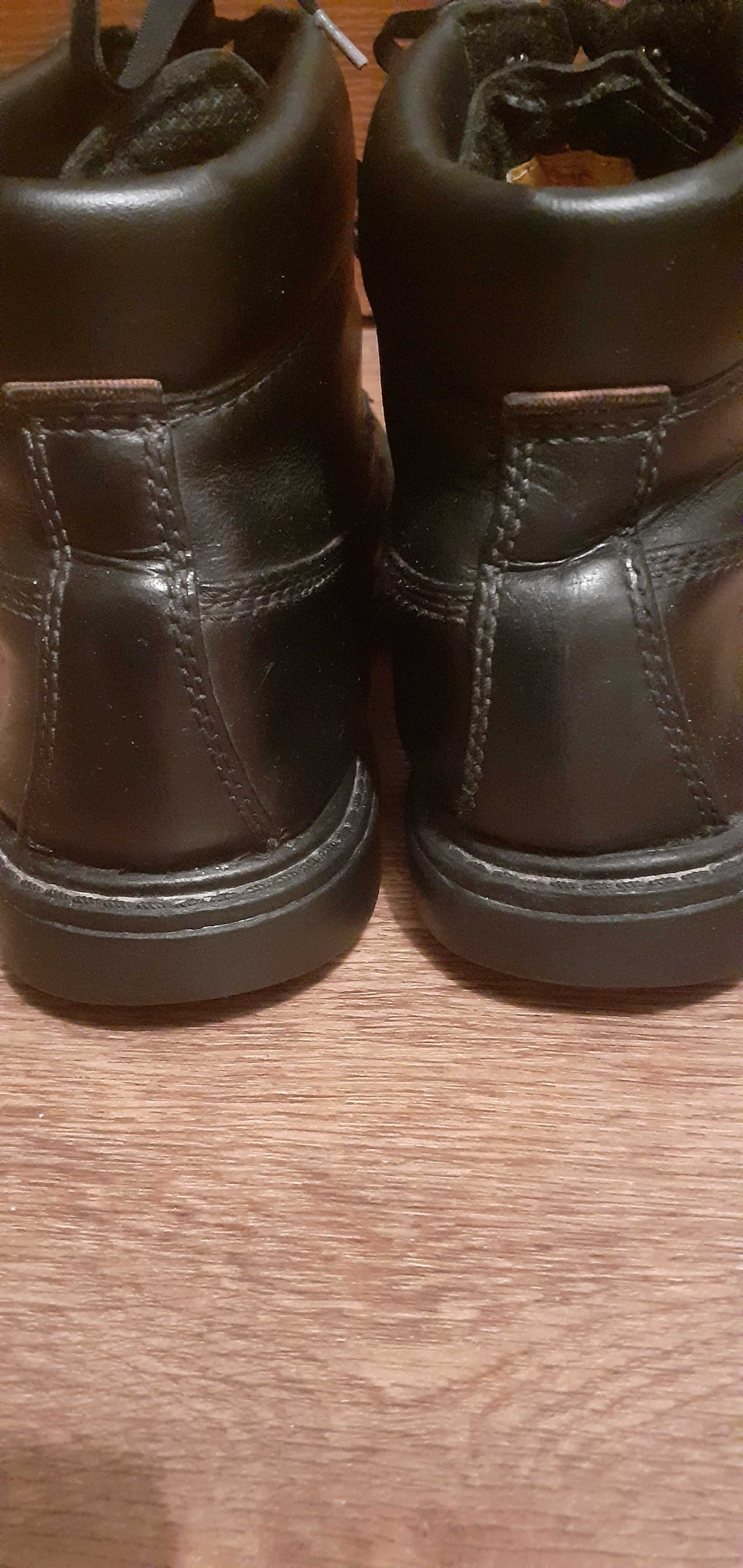 Женские кожаные демисезонные  ботинки 38 размер б/у