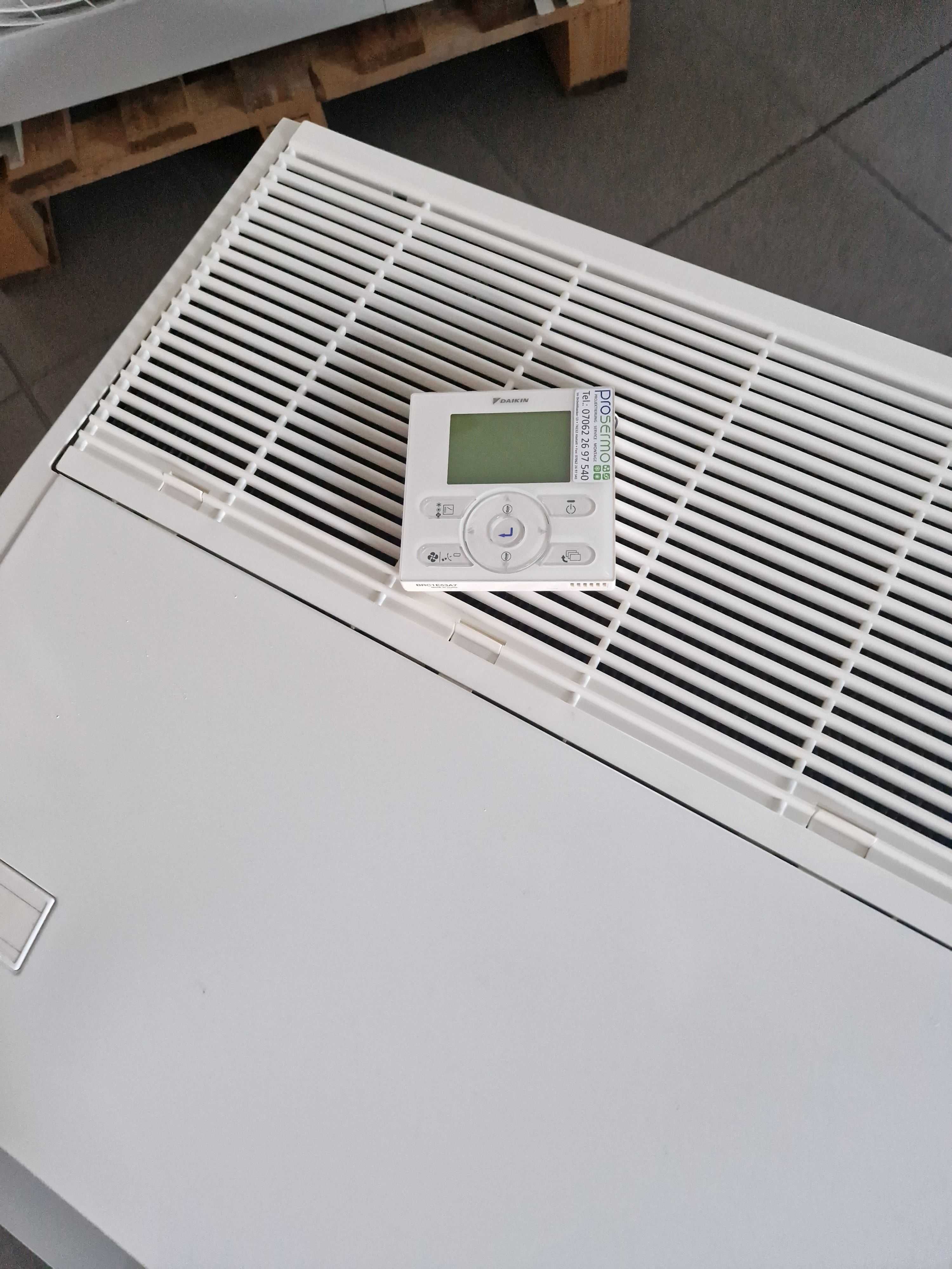 Klimatyzator Daikin podstropowy 6.8KW używany stan idealny