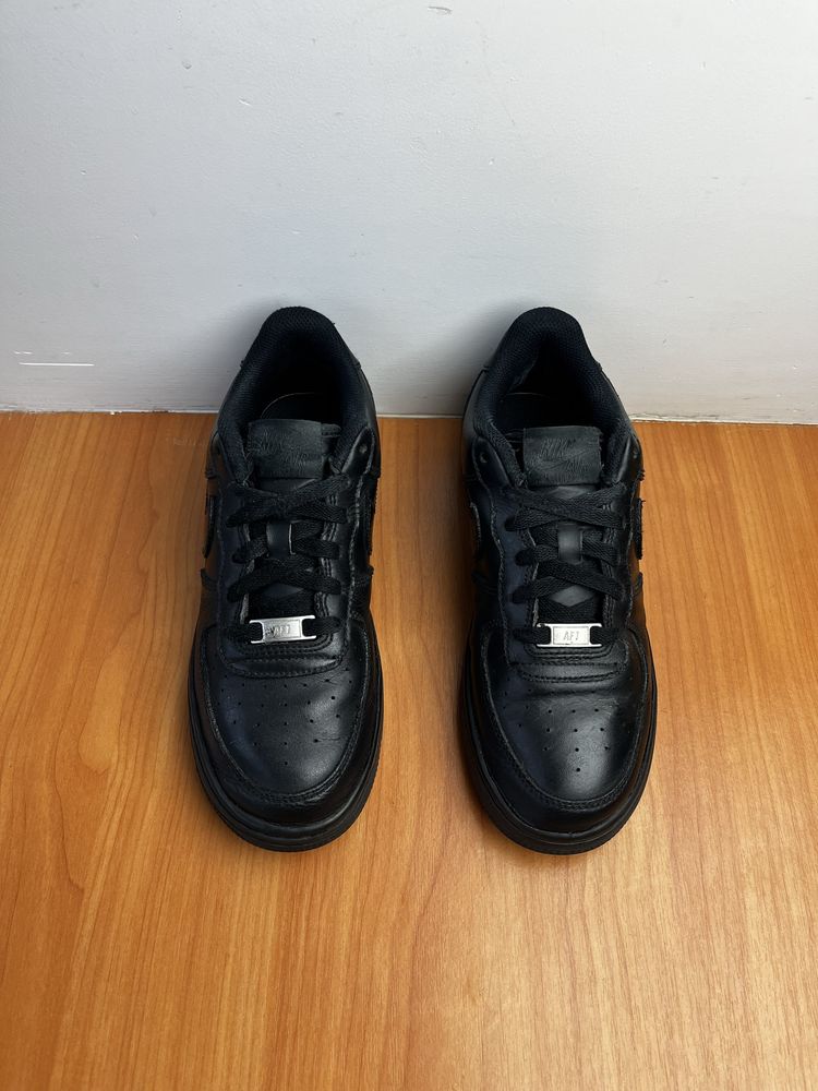 Кроссовки Nike air force размер 37 оригинал кожаные чёрные спорт react