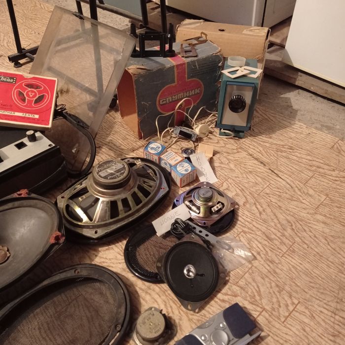 Продам телефон стационар, есть радио тел, и всякие ретровские товары