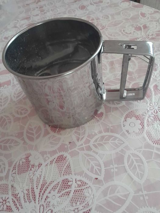 Кружка-сито для муки.