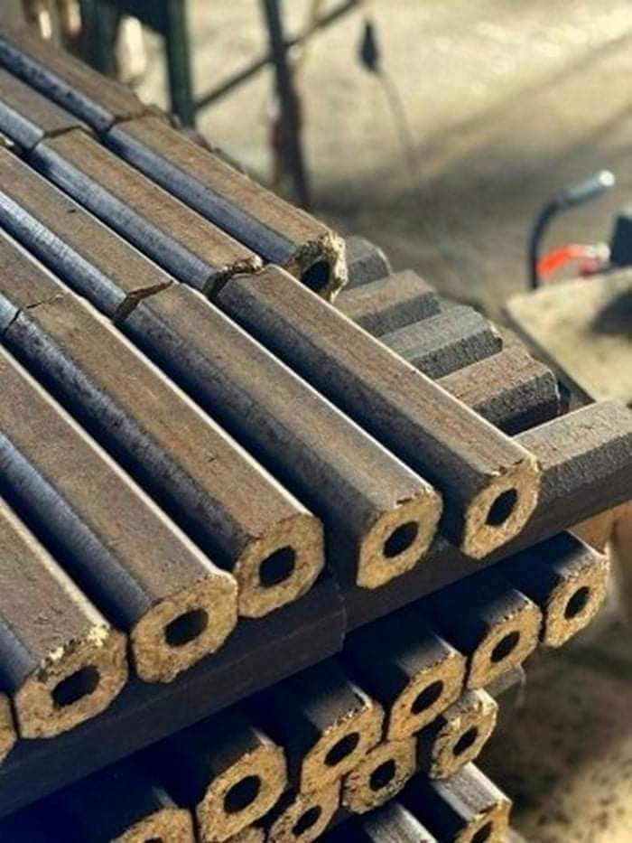 Продам паливні деревинно-тирсові брикети Піні Кей з дуба.  Розмір 5 см