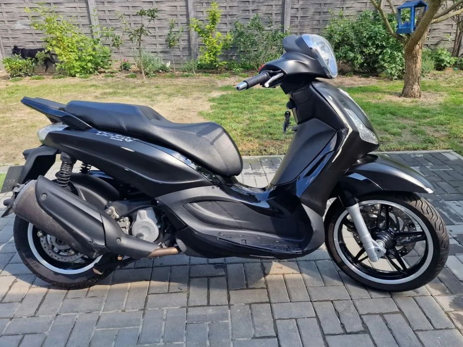Piaggio Beverly Piagio Beverly Police 330 + części 2020 rok.