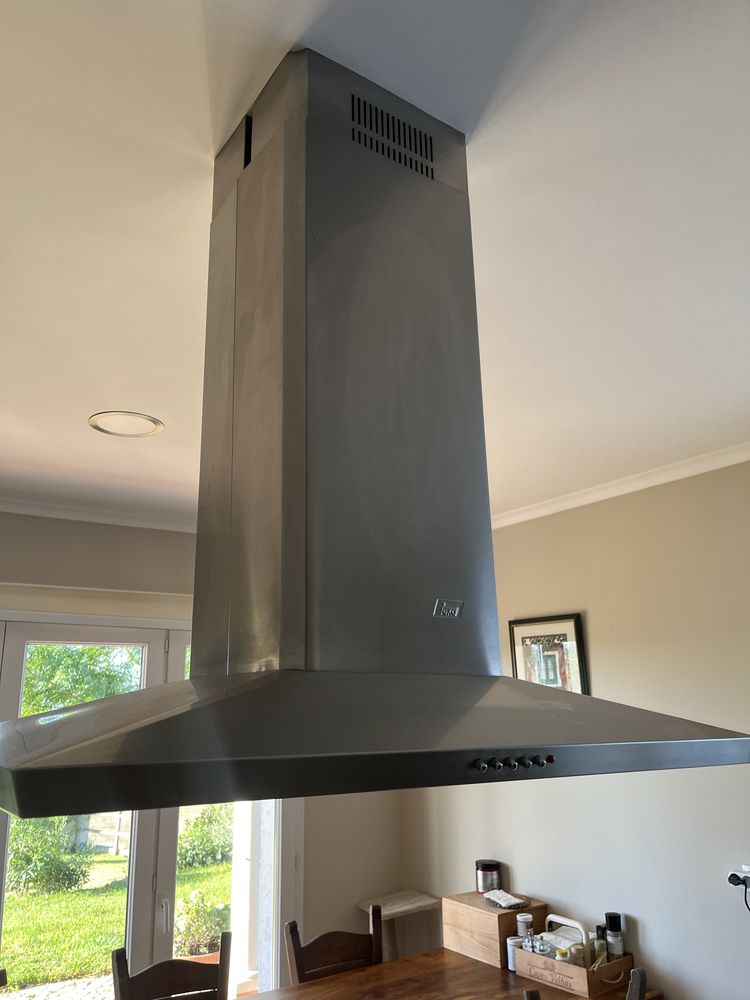 Cozinha/bancada e alguns electrodomesticos