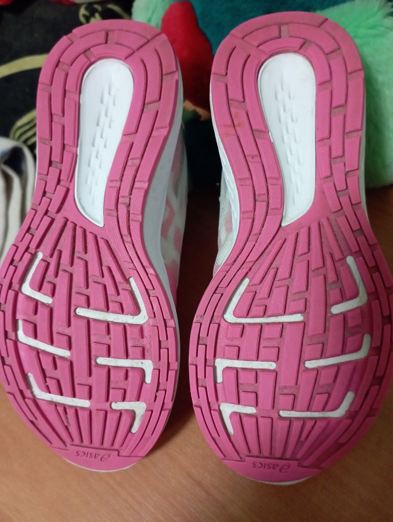 Кроссовки Asics для девочки