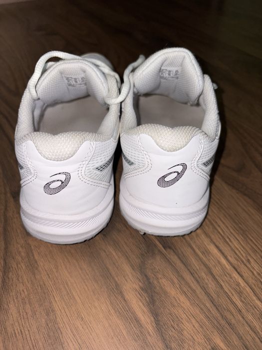 Кросівки asics волейбольні
