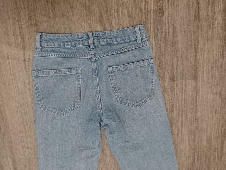 Sprzedam damskie spodnie jeansowe rozmiar S.