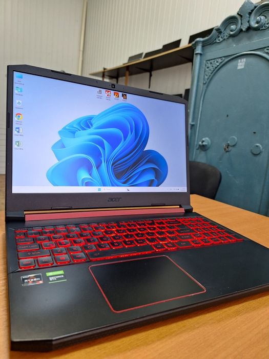 Acer Nitro 5 AN515-43 Ryzen 5 3550H GTX 1650 4Gb DDR4 16Gb SSD + HDD