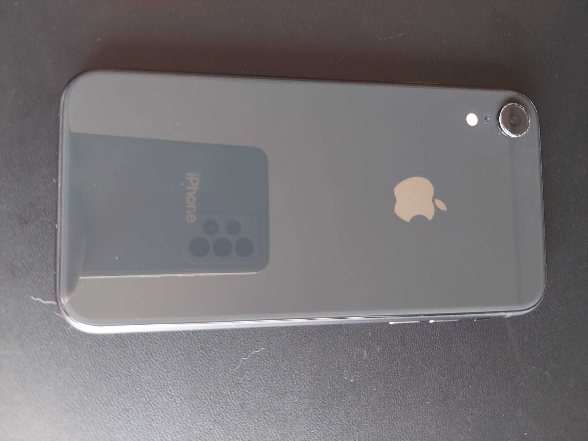 Vendo IPhone XR impecável, como novo. Sem riscos. Desbloqueado.