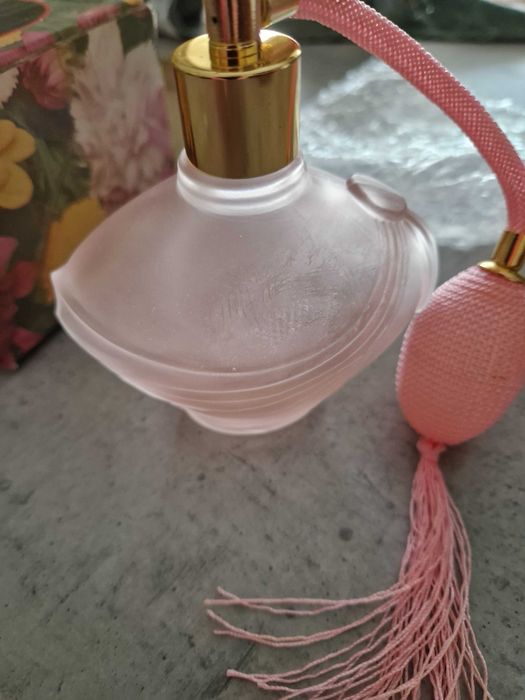 Frasco de perfume com bomba vintage