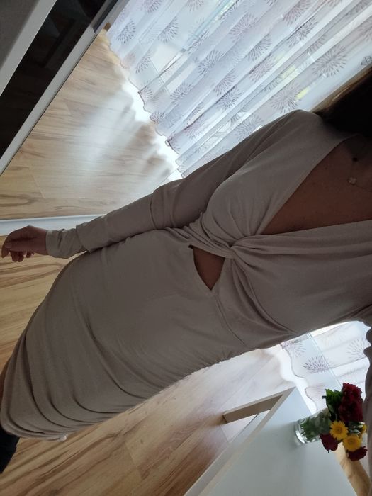 Nowa Beżowa sukienka na długi rękaw Amisu r. L
Z metki rozmiar XL, ale