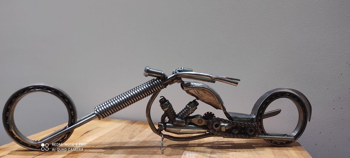 Metalowy model motocykla choper 2