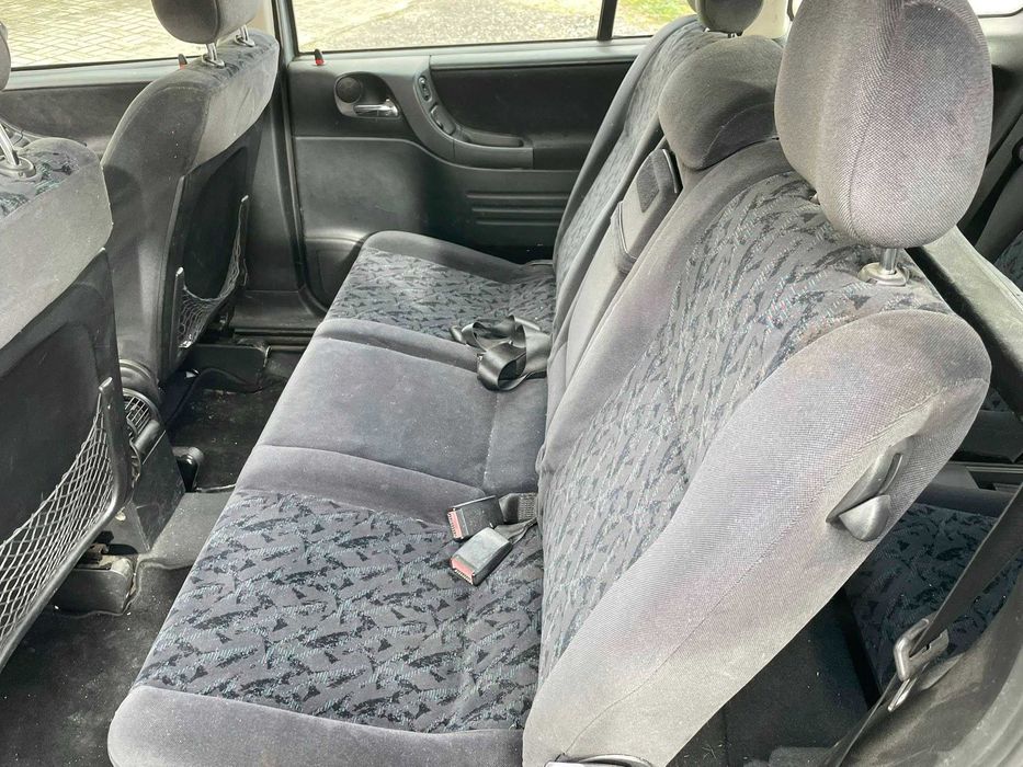 Sprzedam Zafira 7 osobowa diesel z opłatami na rok za 3999zł