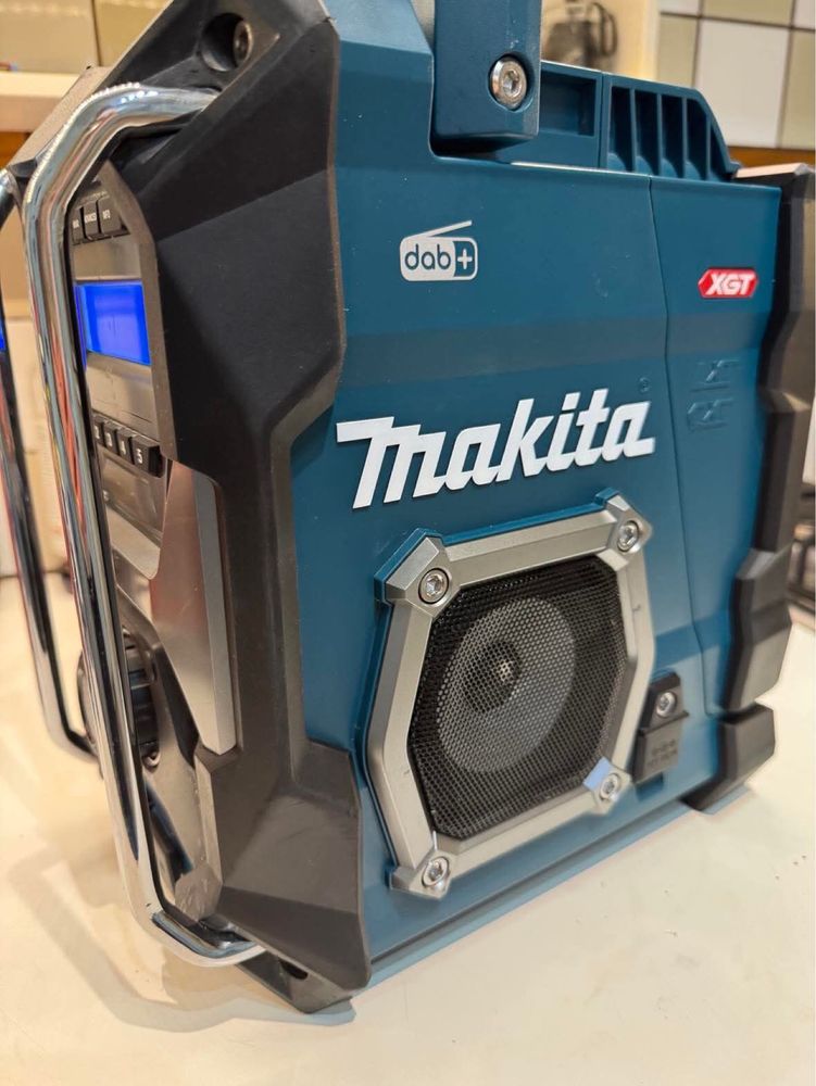 Radio makita dmr003g