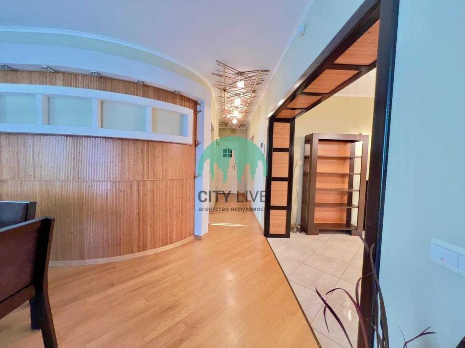 Продаж 3-кім квартири великої площі в Центрі міста (К)