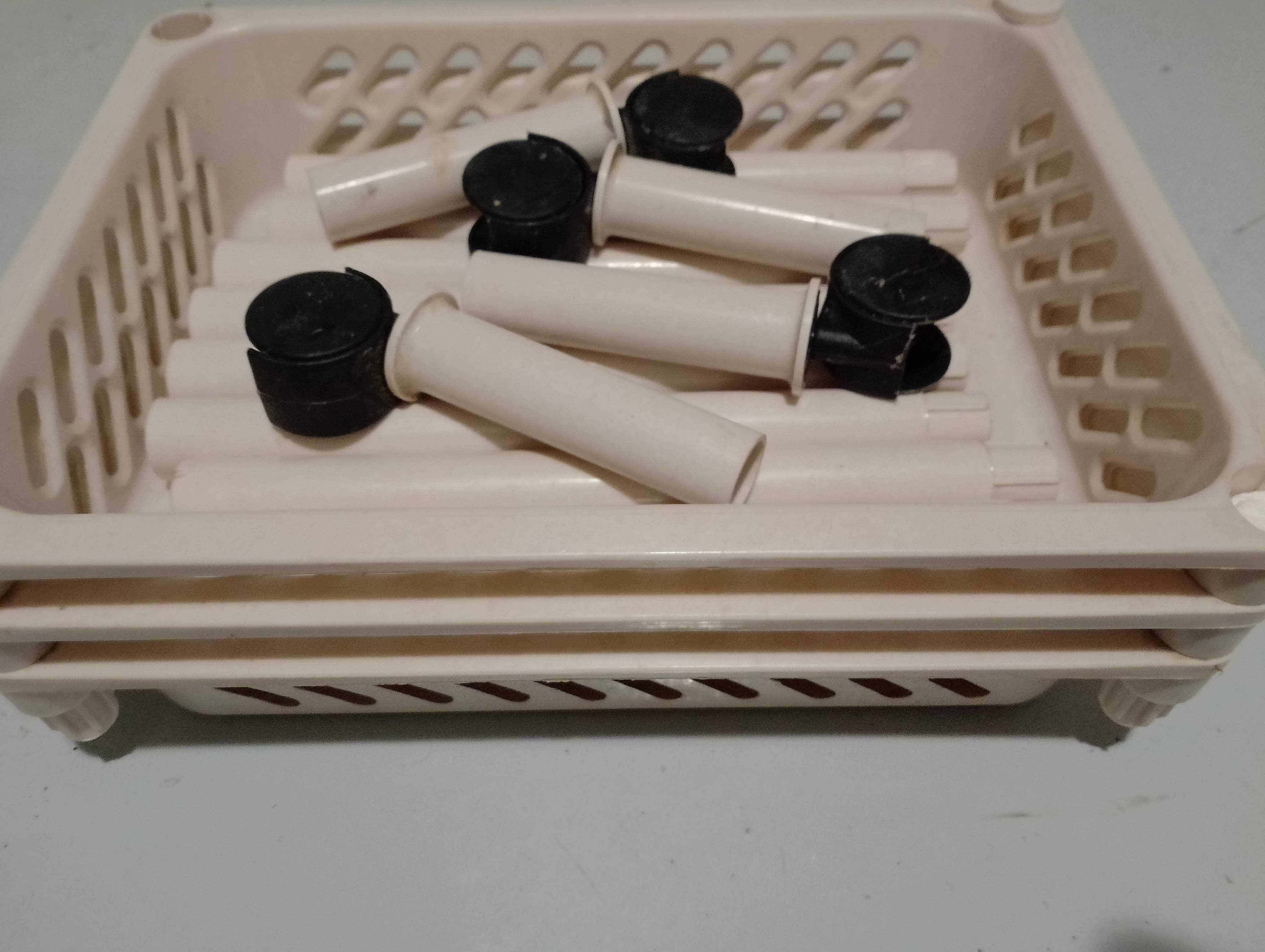 Plastikowy regał do łazienki wysokość 68 cm