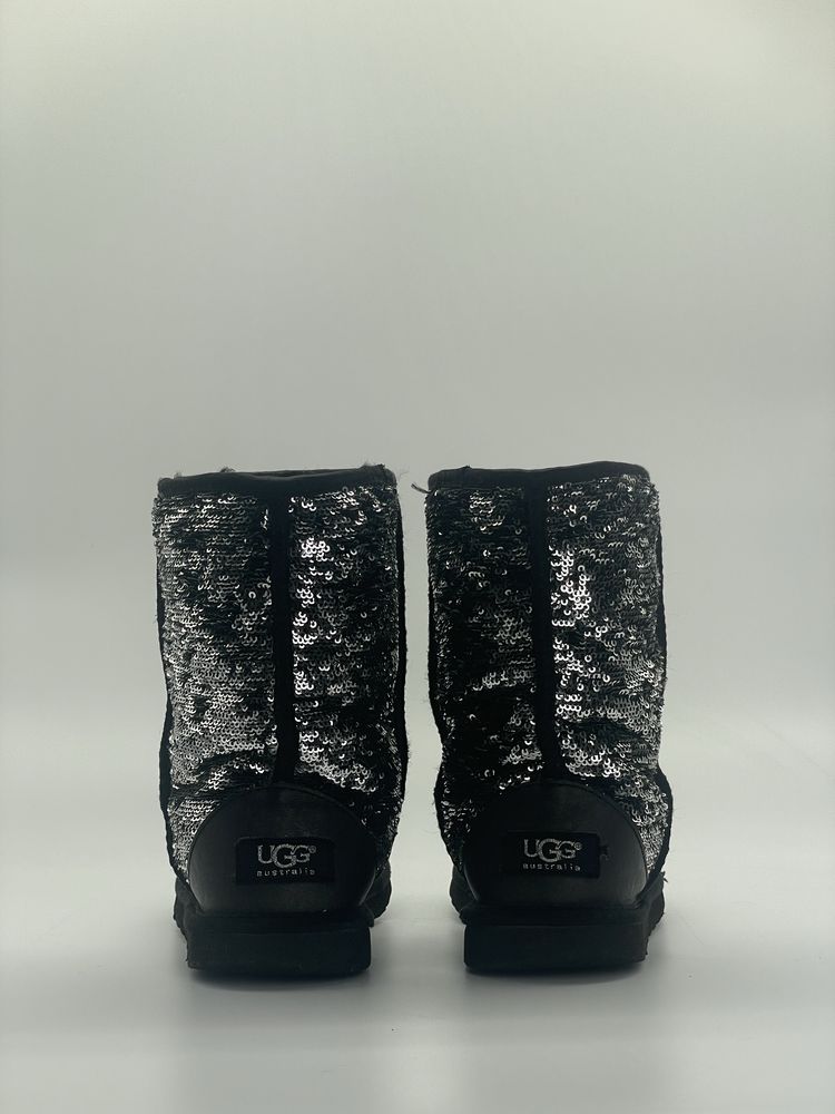 Botas UGG Pretas com Brilhantes