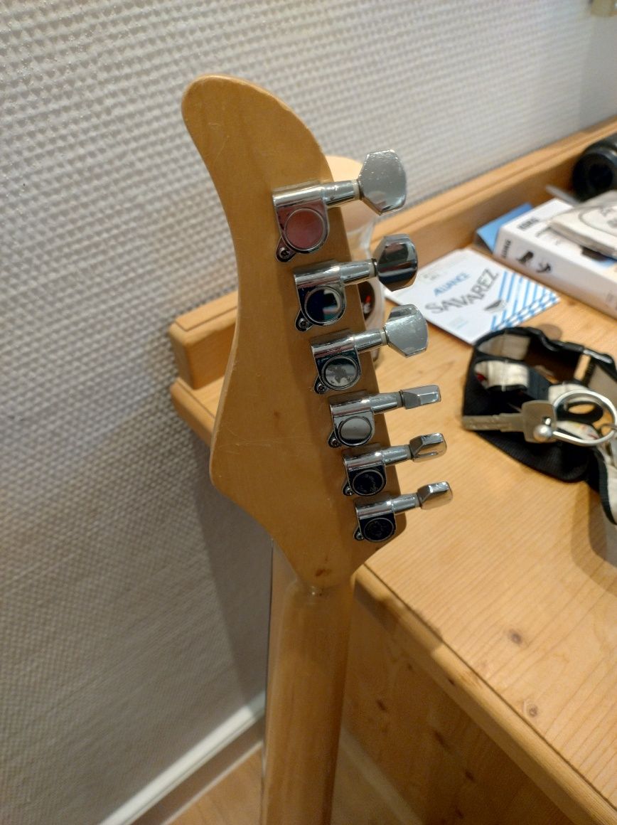 C. Giant Stratocaster gitara elektryczna