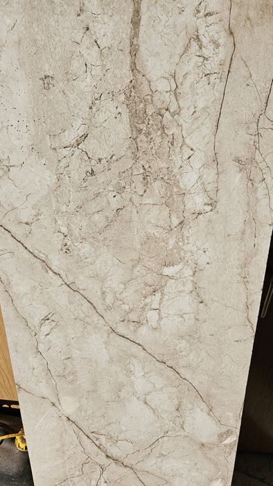 Płytka gres szkliwiony carving