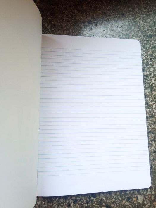 zeszyty w trzy linie