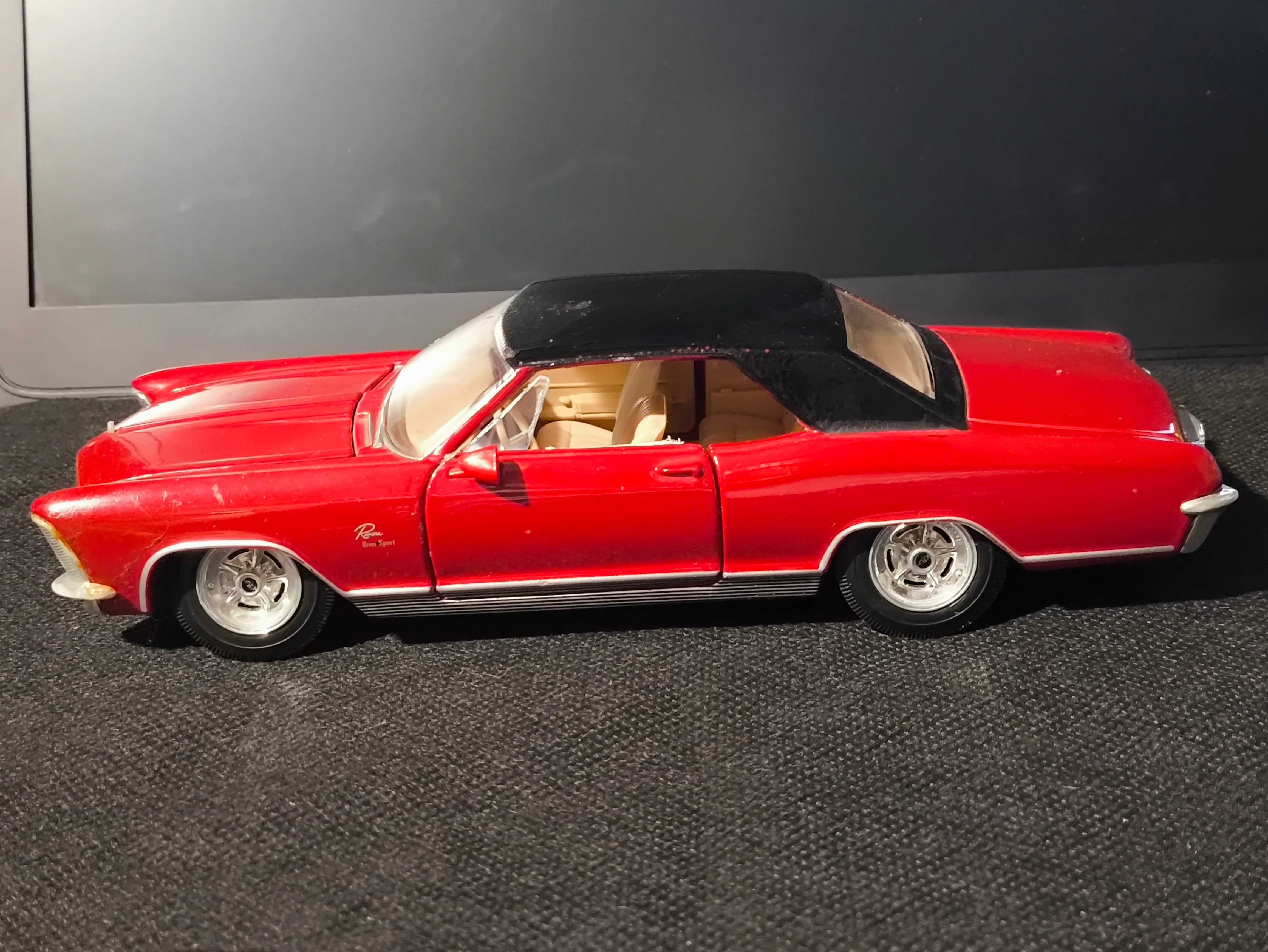 Машинка Buick Riviera Gran Sport 1965 Maisto 1.24